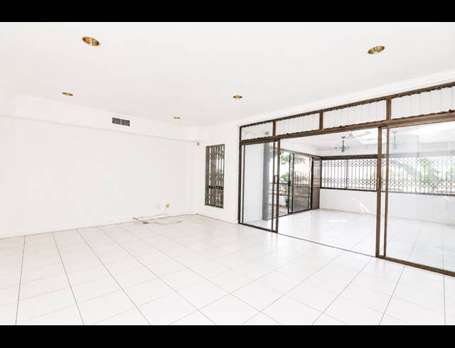 3 BEDROOM TOWNHOUSE FOR SALE IN ESSENWOOD
